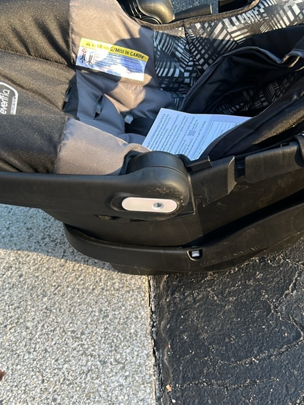 Evenflo Max infant Car Seat and base  - Gray/Black. NEW - Picture 3 of 4
